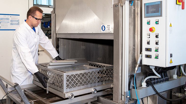 Service technician Max Werner at the decontamination cell of VACUUBRAND for used vacuum equipment