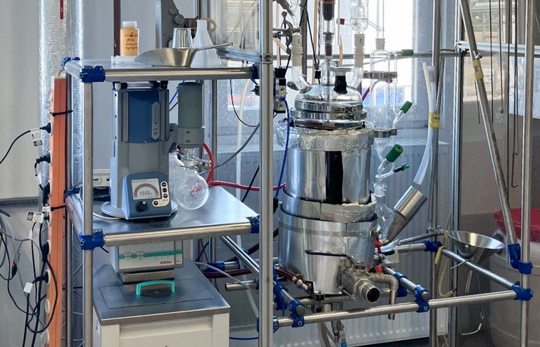 Vacuum diaphragm pump PC 3001 VARIOpro at the evaporation crystallizer