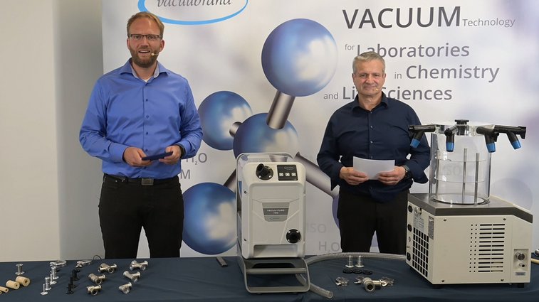 Director Marketing and Sales Bernd Jakob and Service Manager Edgar Englert during the online seminar “Connection for laboratory equipment”
