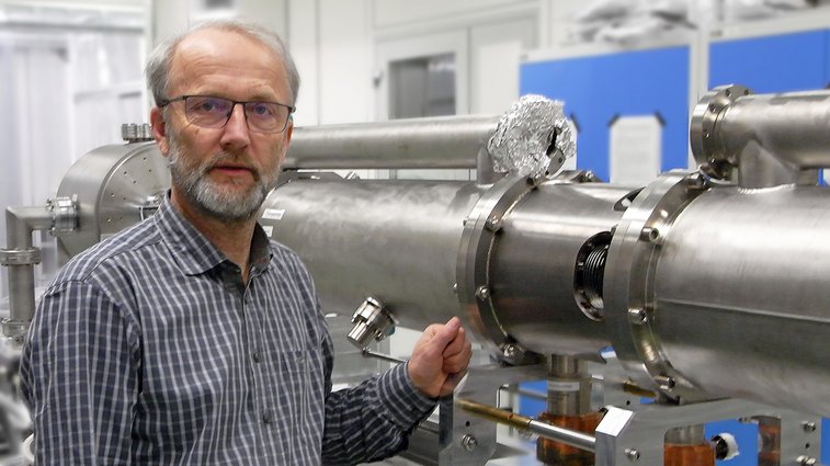 Michael Freitag at prepared assemblies of the electron linear accelerator ELBE of the Helmholtz-Zentrum Dresden-Rossendorf