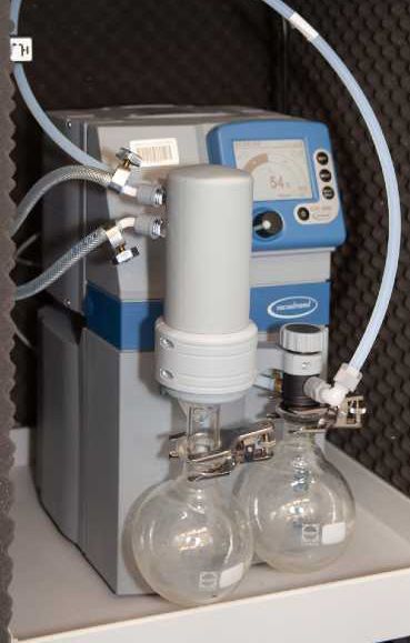 Chemically resistant and oil-free network pumping unit